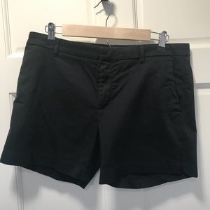 Banana Republic Avalon short. Black. Size 10.